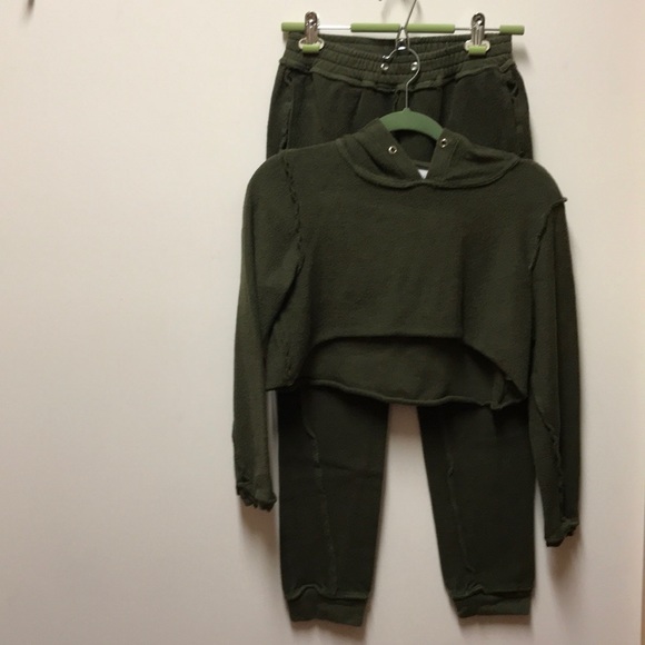 danielle guizio sweatsuit